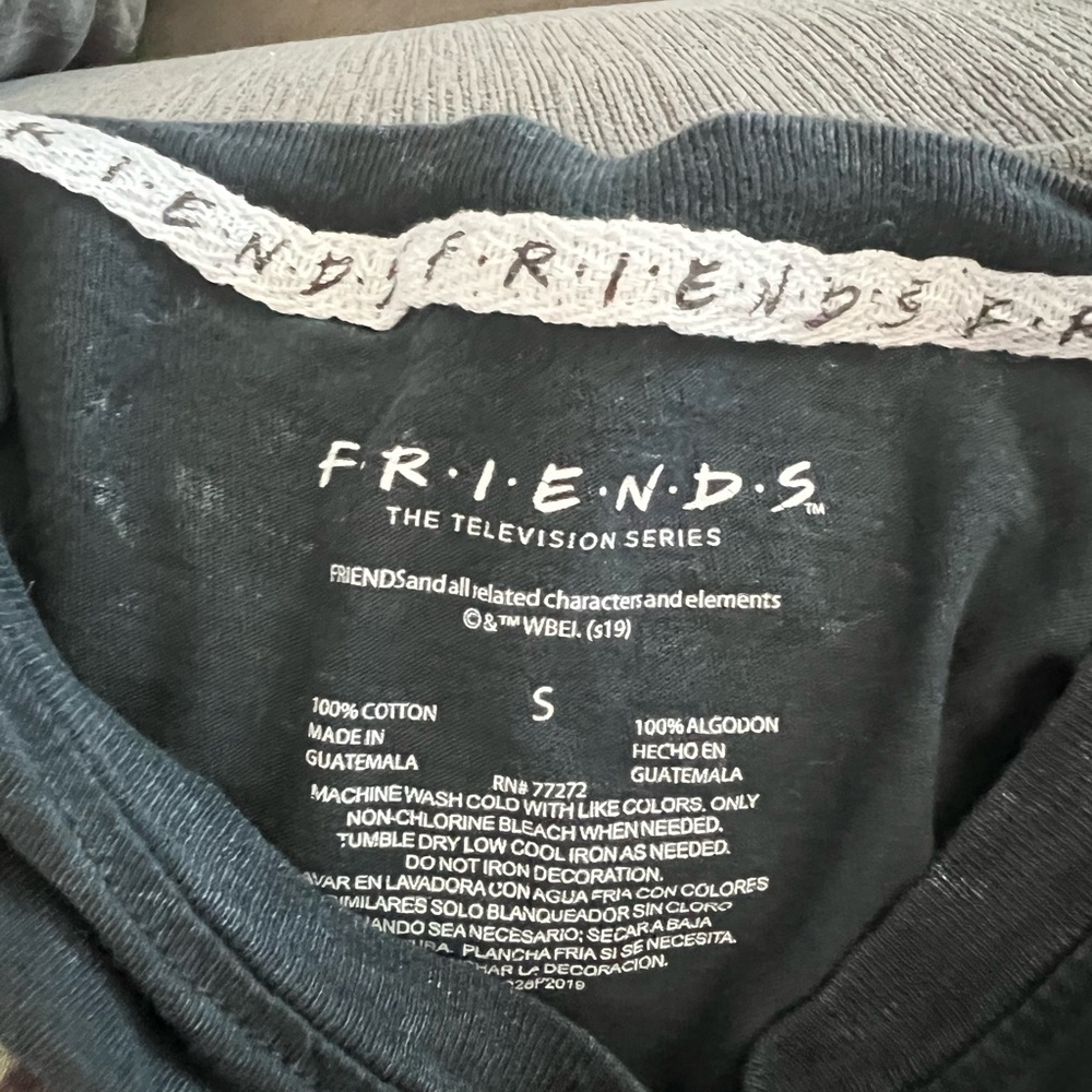Friends T-shirt - Picture 3 of 4